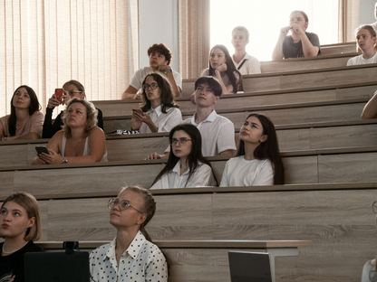 Студенты в лектории