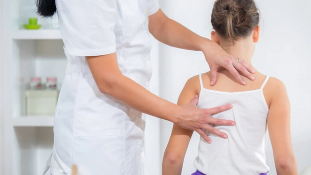 В России создали технологию для безопасной коррекции позвоночника у детей с врожденными искривлениями